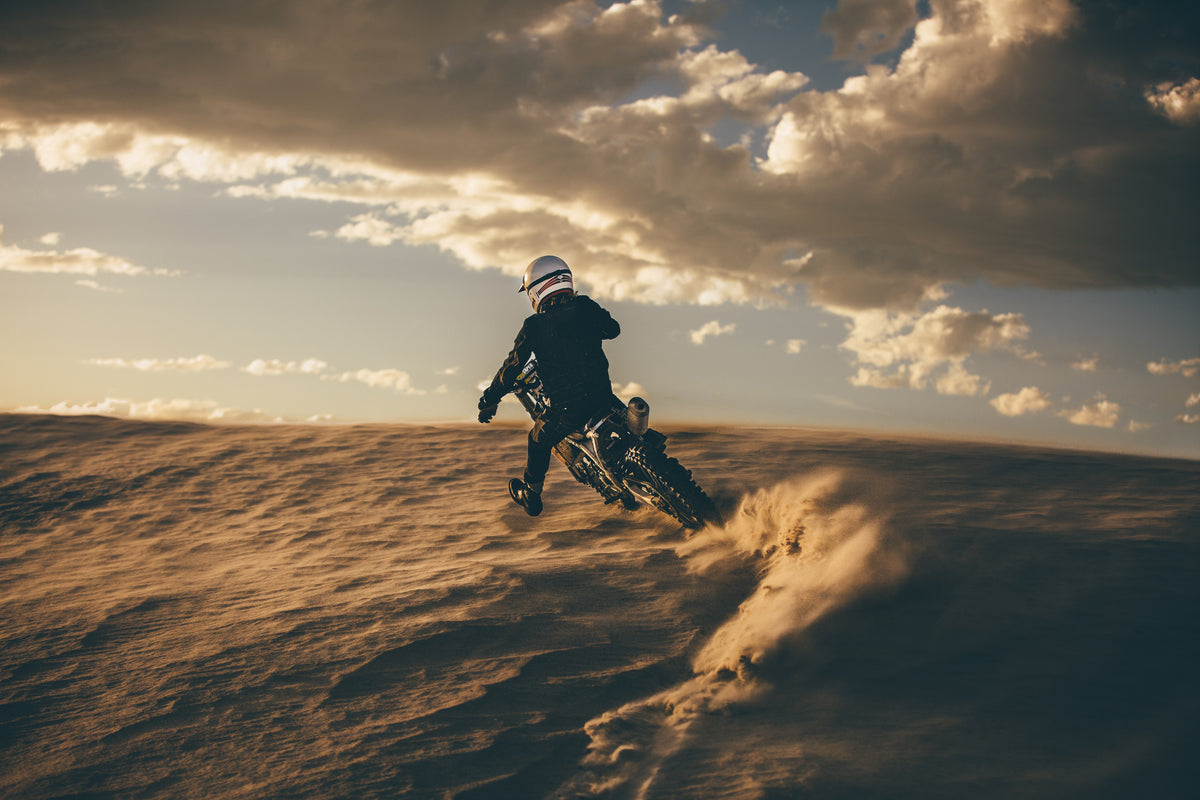 BEST WAYS TO LISTEN TO MUSIC WHILE RIDING A MOTORCYCLE – Saint USA